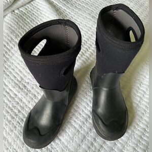 Bogs boys boots, size 2.  Black.  Good condition.